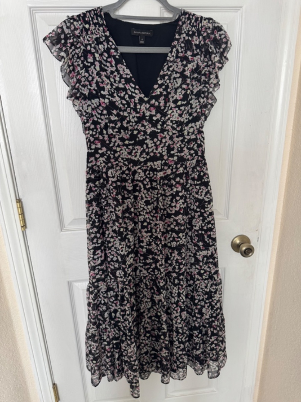 Banana Rebublic Dress Black V Neck Pink Floral Flutter Sleeve 6